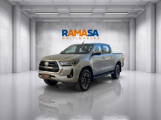 TOYOTA HILUX 2.8 D-4D TURBO DIESEL CD SRX 4X4 AUTOMÁTICO TOYOTA HILUX 2.8 D-4D TURBO DIESEL CD SRX 4X4 AUTOMÁTICO